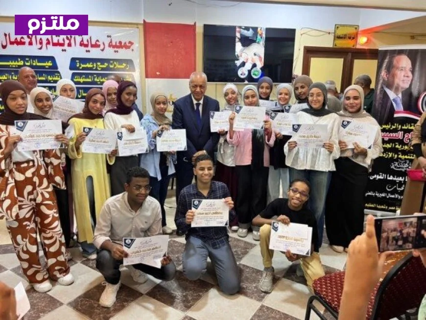 مصطفى بكري يكرم 19 من أوائل الإعدادية في منطقة المعنا من خلال مؤسسة الدكتور محمود بكري