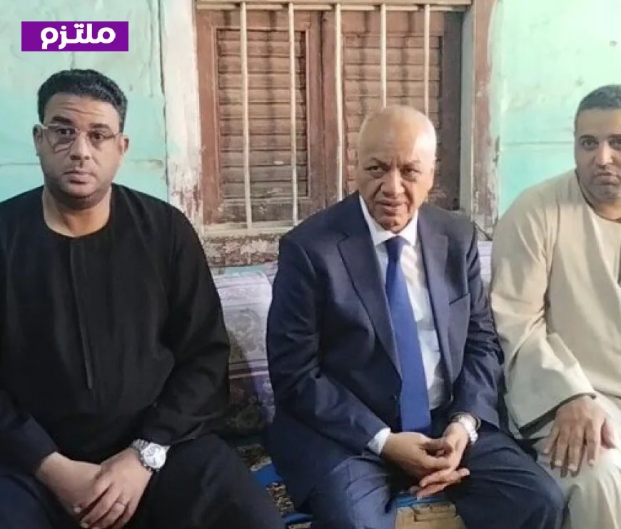 مصطفى بكري يشارك في تقديم العزاء لضحايا مشاجرة نجع عزوز في قنا