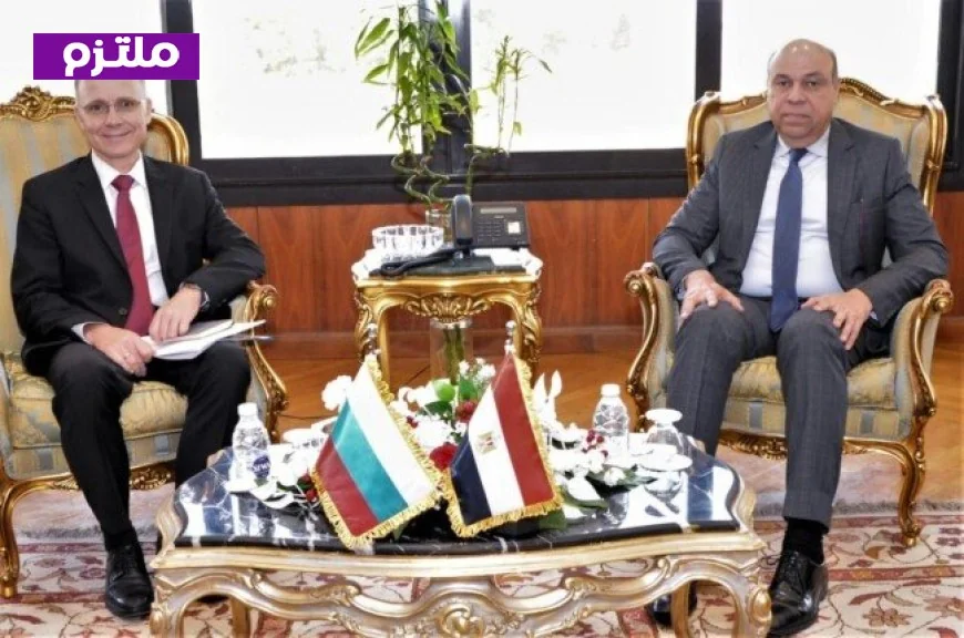 وزير الطيران المدني يلتقي بسفير بلغاريا لبحث سبل تعزيز التعاون في النقل الجوي