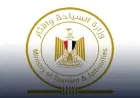 السياحة تكشف تفاصيل منع بلوجر من رفع العلم المصري في آثار سقارة