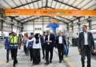 وزير الإنتاج الحربي يقوم بزيارة لشركة حلوان لمحركات الديزل ويشيد بمكافآت للعاملين المتميزين