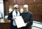 شيخ الأزهر يحتفي بأوائل الثانوية العامة ويهديهم مكافآت مالية ورحلة عمرة تقديراً لتفوقهم