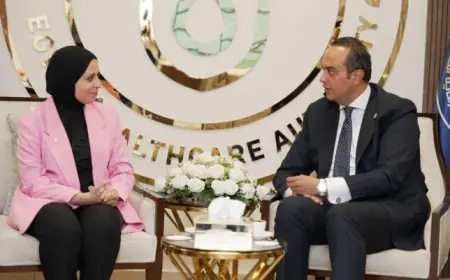 رئيس الرعاية الصحية يؤكد أهمية التكامل مع وزارة الخارجية لتدويل التجربة المصرية