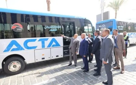 وزير النقل يطلق ميني باصات جديدة لربط حدائق وزهرة العاصمة بمحطة القطار الكهربائي الخفيف فيديو
