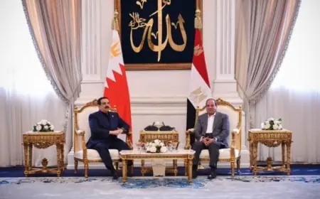 الرئيس السيسي وملك البحرين يتباحثان تعزيز الاستثمارات ومستقبل العلاقات الثنائية في العلمين