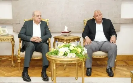 وزير الطيران المدني يتعاون مع محافظ مطروح لتعزيز حركة الطيران السياحي الوافد