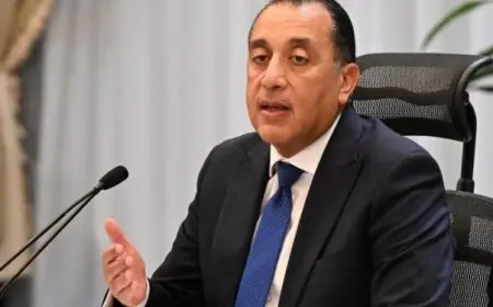 رئيس الوزراء يراقب تقدم أعمال تطوير الميناء الشرقي في مرسي مطروح