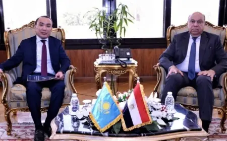 إطلاق خط الطيران بين القاهرة وألماتي وتعزيز السياحة تفاصيل اجتماع وزير الطيران المدني مع سفير كازاخستان