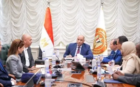 وزير العمل يراقب الاستعدادات لإطلاق نظام مبتكر لإدارة تصاريح عمل الأجانب