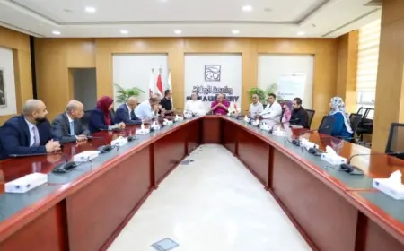 محافظ السويس ورئيس جامعة الجلالة يستعرضان سبل التعاون المشترك لتعزيز جهود التنمية