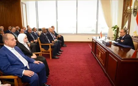وزير الخارجية يعقد اجتماعًا هامًا مع رؤساء البعثات المصرية في الخارج ويؤكد على أهمية التواصل المباشر