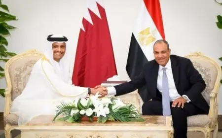 وزير الخارجية يتناول مع نظيره القطري سبل تعزيز العلاقات والتعاون بين البلدين