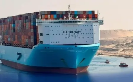 سفينة الحاويات BANGKOKMAERSK تعبر قناة السويس لأول مرة بحمولة 190 ألف طن في قافلة الشمال
