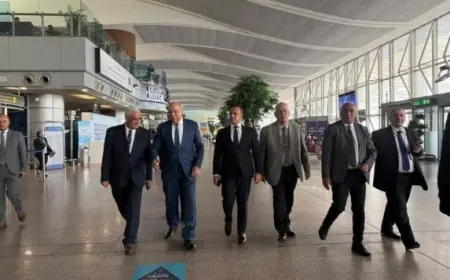 وزير الطيران يتفقد مطار القاهرة للتأكد من جاهزية الخدمات وسلاسة حركة الركاب
