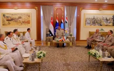 وزير الدفاع ورئيس الأركان يتواصلان مع رئيس هيئة الأركان العامة للجيوش الفرنسية لتعزيز التعاون العسكري