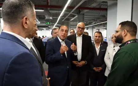 رئيس الوزراء يؤكد التزام الحكومة بدعم قطاع خدمات التعهيد لخلق مزيد من فرص العمل للشباب