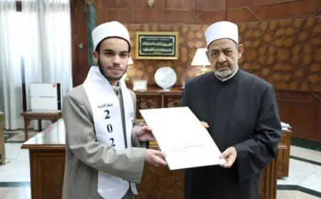 شيخ الأزهر يقدم 100 ألف جنيه لكل طالب من أوائل الثانوية العامة ويشمل رحلات العمرة