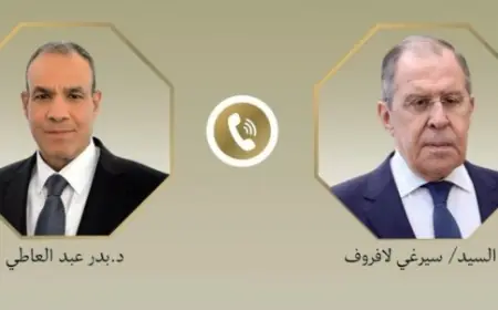 وزير الخارجية يناقش مع نظيره الروسي طرق تهدئة التوترات في الشرق الأوسط وتعزيز التفاهم المشترك