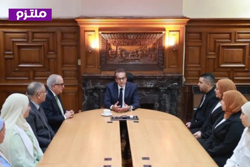 وزير الصحة يكرم طاقم تمريض مدينة نصر تقديراً لجهودهم البارزة في إنقاذ المرضى صور