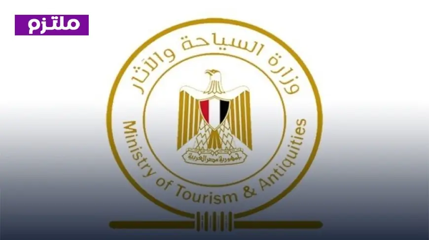 السياحة تكشف تفاصيل منع بلوجر من رفع العلم المصري في آثار سقارة