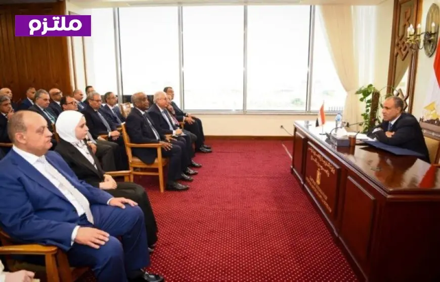 وزير الخارجية يعقد اجتماعًا هامًا مع رؤساء البعثات المصرية في الخارج ويؤكد على أهمية التواصل المباشر