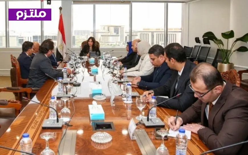 الإسكان تراجع عروض إدارة حي المال والأعمال بالعاصمة الجديدة لتحسين كفاءة التشغيل
