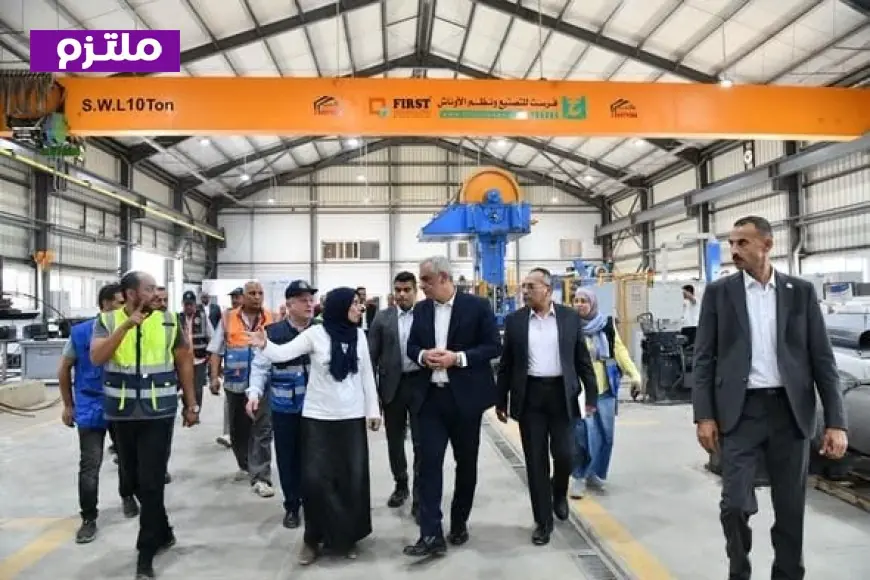 وزير الإنتاج الحربي يقوم بزيارة لشركة حلوان لمحركات الديزل ويشيد بمكافآت للعاملين المتميزين
