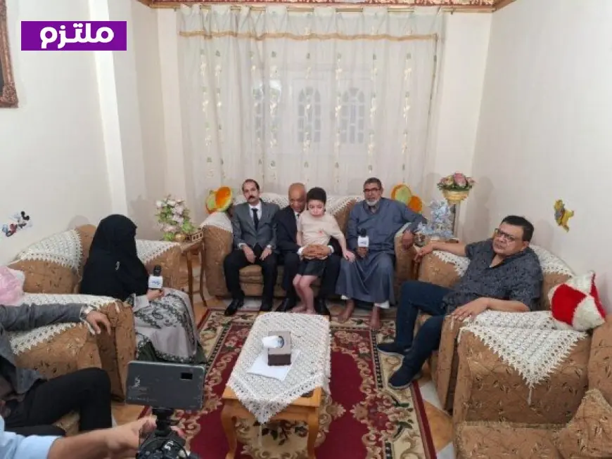 مصطفى بكري يلتقي الطفل يوسف ويزور مصاب ضمور العضلات ودعمه في محنته