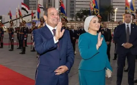 السيدة انتصار السيسي ترحب بحرارة بالرئيس الصيني وزوجته من قلب أرض النيل