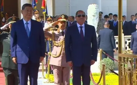 الرئيس السيسي وزوجته يُرحبان بالرئيس الصيني وزوجته في قصر الاتحادية