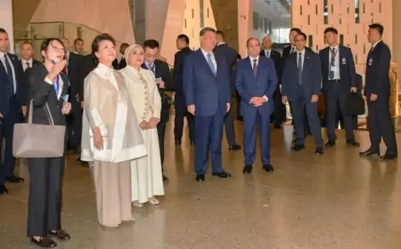 جولة الرئيس السيسي وقرينته مع الرئيس الصيني في المتحف المصري الكبير في 11 صورة مذهلة
