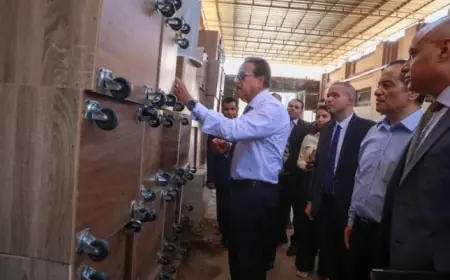 وزير الصحة يؤكد أمان المخزون الاستراتيجي من المستلزمات الطبية للمواطنين