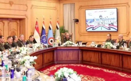 وزير الدفاع يلتقي مقاتلي الجيشين الثاني والثالث الميدانيين لمناقشة تحسين برنامج التدريب العسكرية