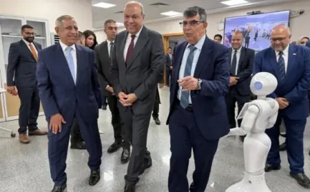 وزير الطيران المدني يزور فرع الأكاديمية العربية للعلوم والتكنولوجيا في العلمين الجديدة لتعزيز التعليم والبحث العلمي