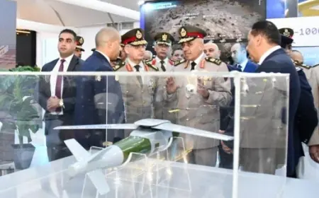 وزير الدفاع ورئيس الأركان يتواصلان مع قادة الوفود العسكرية في معرض العلمين الدولي للطيران والفضاء