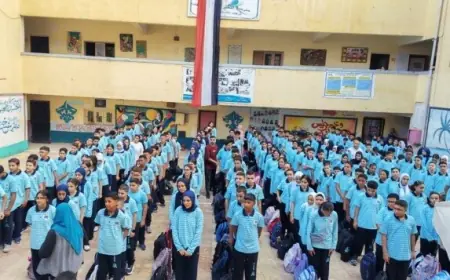 طلاب الصفوف الأولى في القاهرة يبدؤون الدراسة مع انطلاق العام الدراسي الجديد 2026-2027