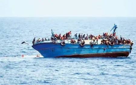 إنقاذ 55 مهاجرًا قبالة سواحل مطروح بعد تعطل مركبهم
