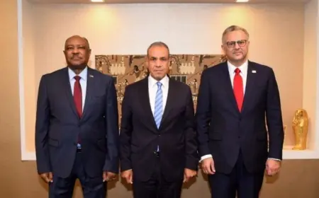 وزير الخارجية يناقش مع نظيره السوداني ومستشار ترامب الكبير جهود إنهاء النزاع وتحقيق الاستقرار في المنطقة