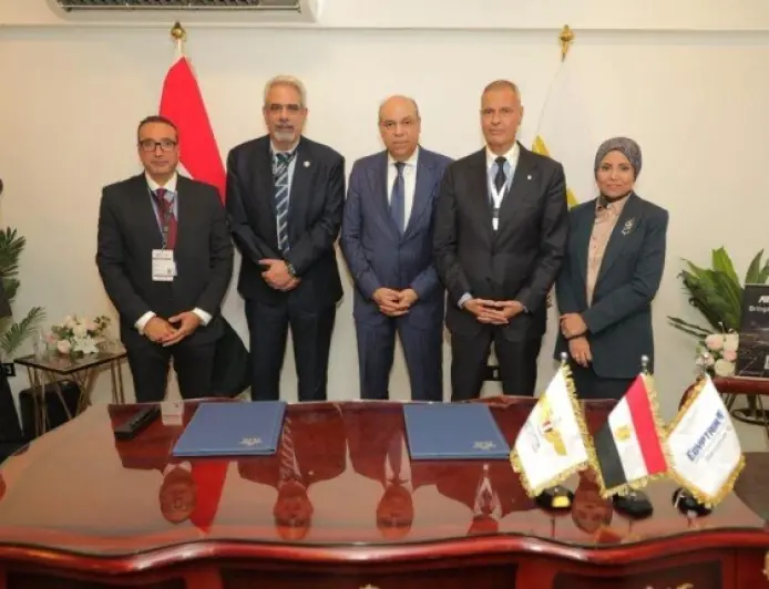 وزير الطيران يشهد توقيع اتفاقية CO2 Connect الجديدة بين مصر للطيران والأياتا لتعزيز الاستدامة الجوية