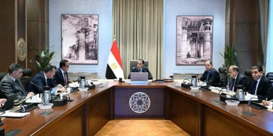 مدبولي يتابع توافر الأدوية والمستلزمات الطبية بالمستشفيات مع تخصيص 90 مليار جنيه لتأمين المخزون