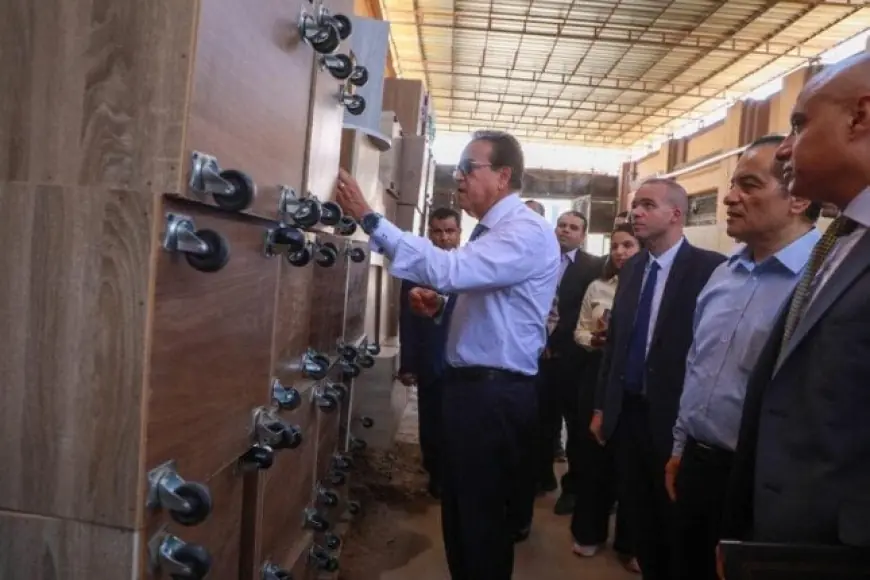 وزير الصحة يؤكد أمان المخزون الاستراتيجي من المستلزمات الطبية للمواطنين