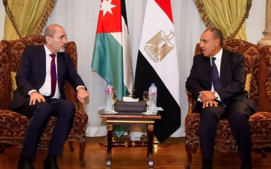 عبد العاطي ونظيره الأردني يتعاونان لتعزيز العلاقات الثنائية ومناقشة التطورات الإقليمية