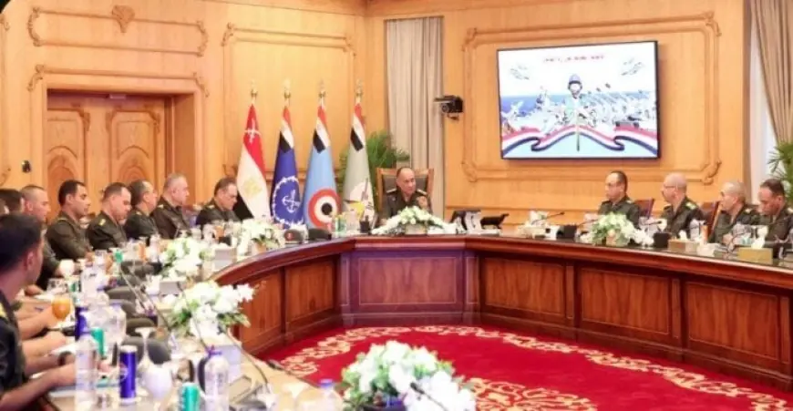 وزير الدفاع يلتقي مقاتلي الجيشين الثاني والثالث الميدانيين لمناقشة تحسين برنامج التدريب العسكرية