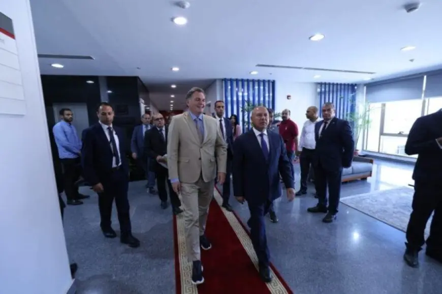 وزير النقل المصري والفرنسي يستعرضان محطة تحيا مصر في ميناء الإسكندرية لتعزيز تشغيل المحطات