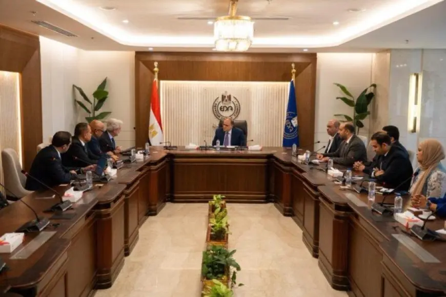 الدواء المصرية تتعاون مع آي كيو فيا لتعزيز الرقابة واستخدام الذكاء الاصطناعي في تطوير الخدمات الصحية