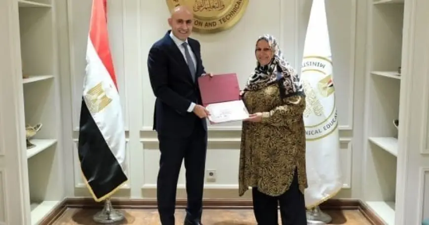 الأبلة صالحة تعبر عن سعادتها بعد تكريم وزير التعليم وتقدير جهودها ورد اعتبارها