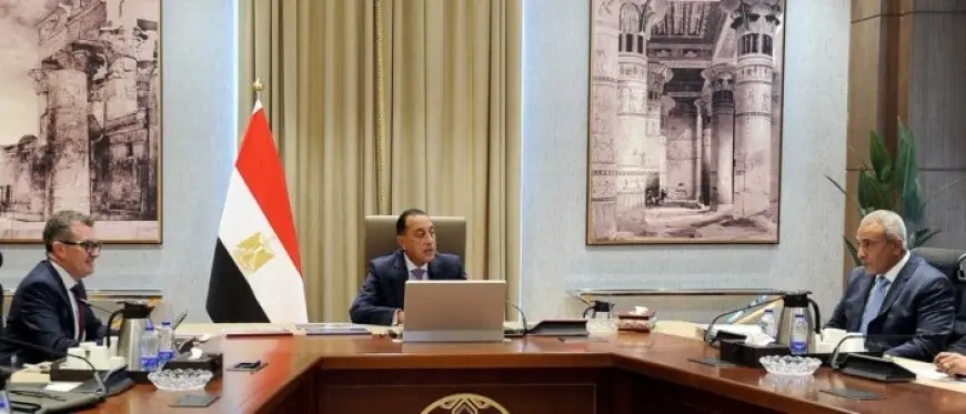 رئيس الوزراء يأمر بتعزيز الاقتصاد الحقيقي وزيادة تنافسية الصناعة المصرية