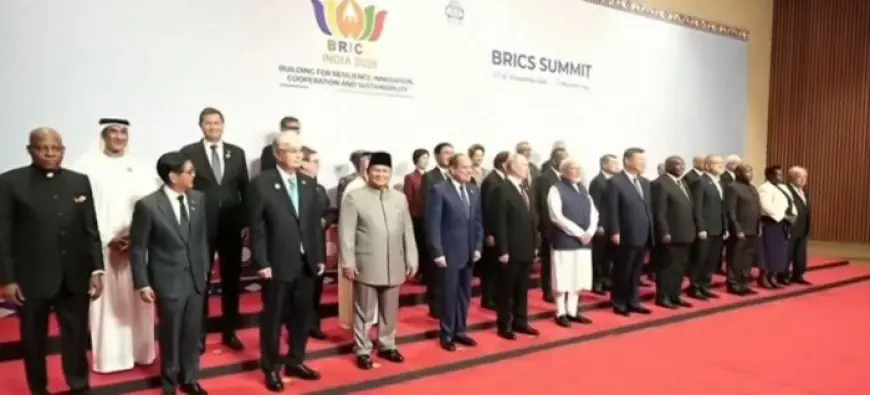 الرئيس السيسي يتألق في الصورة الجماعية لرؤساء مجموعة البريكس فيديو