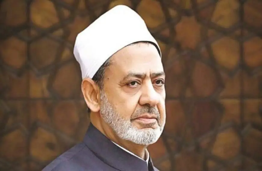 شيخ الأزهر يزور وكيل المشيخة بعد حادث انقلاب سيارته ويؤكد توفير الرعاية الطبية لمرافقينه