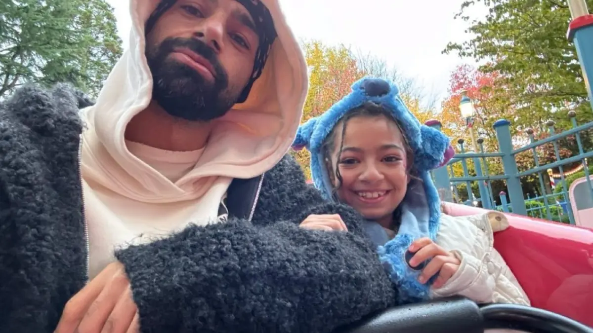 شاهد بالصور محمد صلاح يشعل الإنترنت باحتفاله بعيد ميلاد ابنته مكة